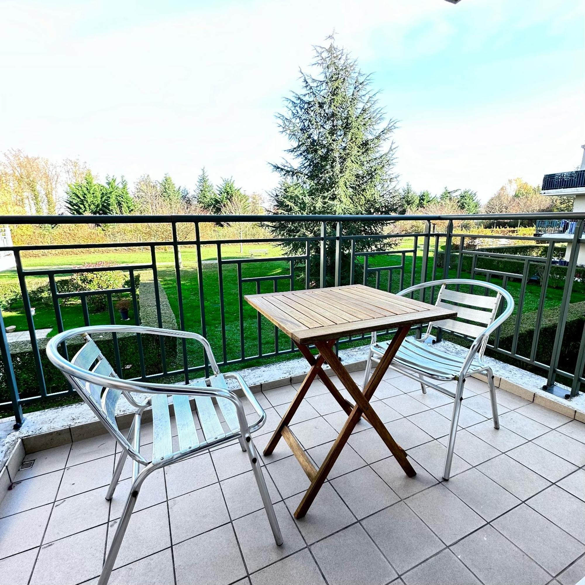 Beautiful Apartment * Parking* Disneyland 10 Min Монтеврен Екстериор снимка